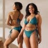 Bikini reciclado con tiras Blue Static azul turquesa y negro de BubbaClothes